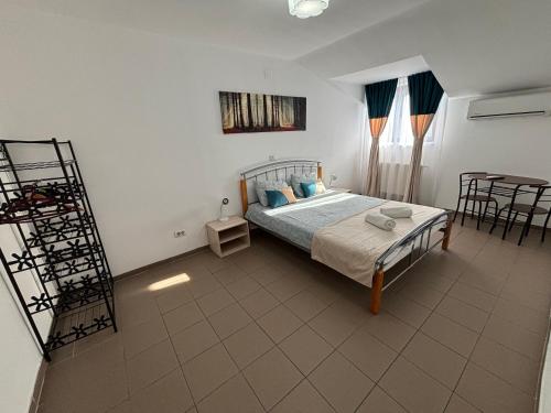 Piata Uniri Cozy Inn - image 5