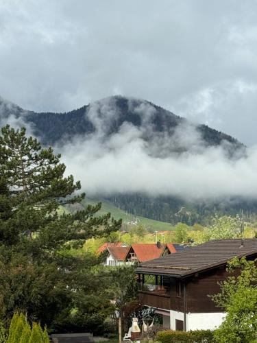 منظر, Pension BergMoment Ferienwohnungen oder Zimmer mit Frühstück (Pension BergMoment Ferienwohnungen oder Zimmer mit Fruhstuck) in Lenggries