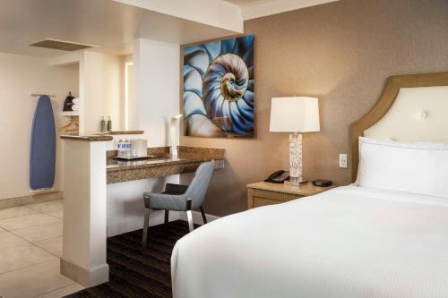 King Room with Balcony and Garden View room in DoubleTree by Hilton San Diego Bayside