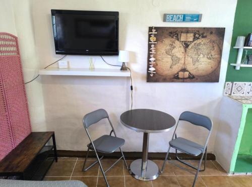Beachfront Studio - Private Kitchen and Bath, Algeciras (foto 10)