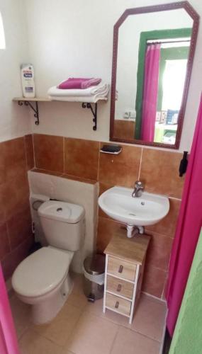 Beachfront Studio - Private Kitchen and Bath, Algeciras (foto 8)