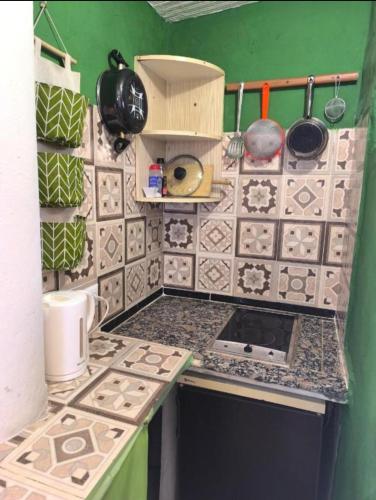 Beachfront Studio - Private Kitchen and Bath, Algeciras (foto 4)