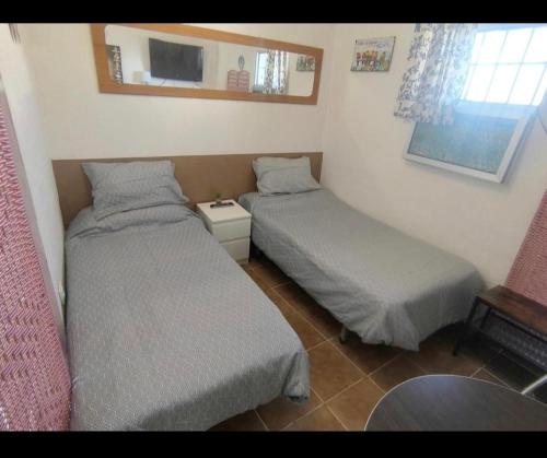 Beachfront Studio - Private Kitchen and Bath, Algeciras (foto 7)
