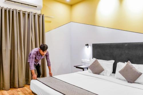 UPAR Hotels Nungambakkam Nearby US Consulate Apollo hospital Sankara Nethralaya – Chennai, IL