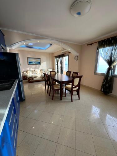 Three-Bedroom Apartment room in Beach View Apartment