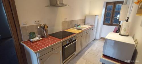 virtuve, Gite rural aux portes de l'Auvergne in Bagnac-sur-Célé