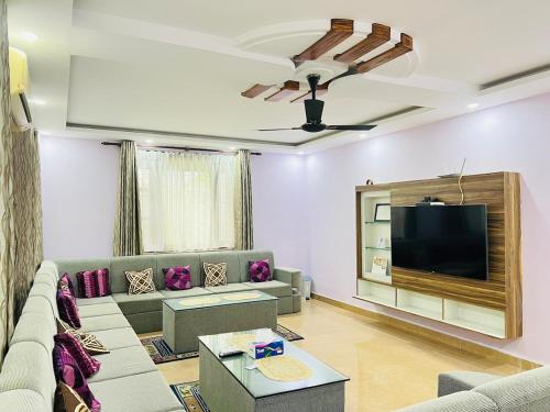 Shared lounge/TV area, Borrow and Pay in Hetauda
