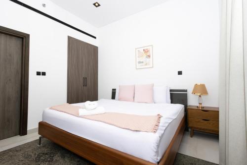 Spacious 2BR Apartment l Rooftop Pool l Gym