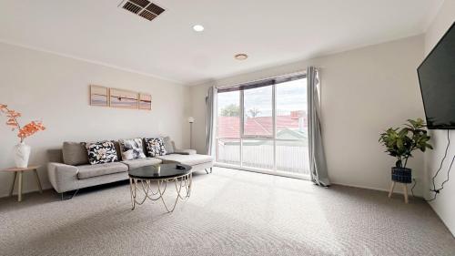 Near Airport&Mel CBD/Organ Pipes National Park/Fig in Hillside