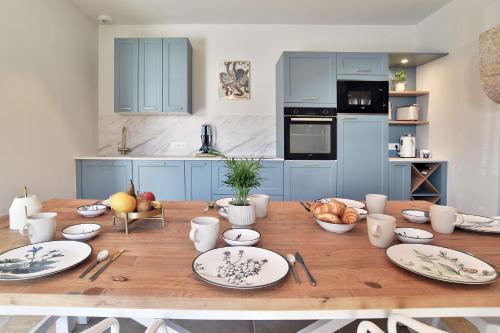virtuve, Esprit Famille - Grand Jardin in Lehon (Brittany)