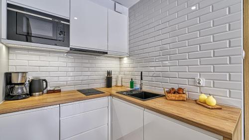 One-Bedroom Apartment image 7