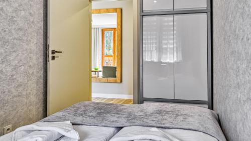 One-Bedroom Apartment image 3
