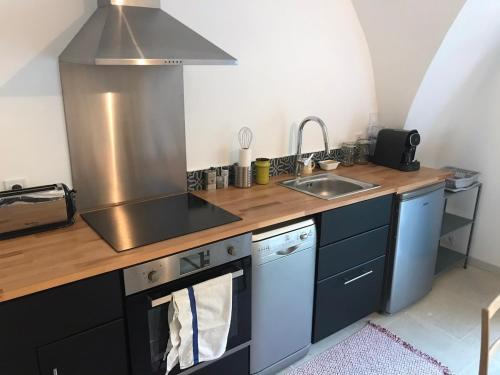 Studio indépendant avec piscine proche Lourmarin (Studio independant avec piscine proche Lourmarin) in Puyvert