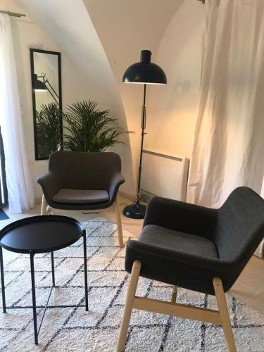 Studio indépendant avec piscine proche Lourmarin (Studio independant avec piscine proche Lourmarin) in Puyvert