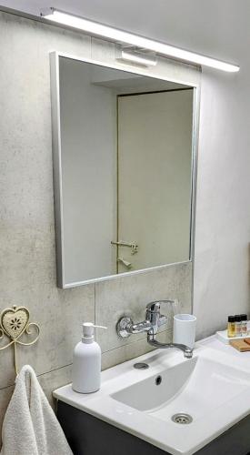 Shower, A country house in the city in Petah Tikva