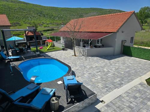 Grey House with heated pool Kričke Drniš
