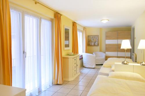 2 twin beds