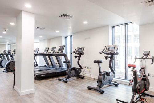 Stylish Skyline Apartment - 2 Bed, 2 Bath, Gym, Concierge in City Centre, Birmingham (Foto 5)