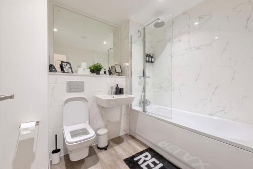 Stylish Skyline Apartment - 2 Bed, 2 Bath, Gym, Concierge in City Centre, Birmingham (Foto 7)