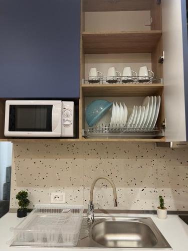 One-Bedroom Apartment image 7