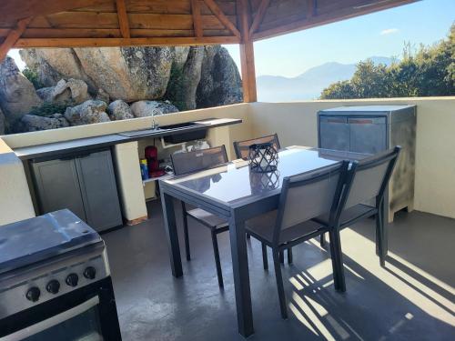 设施服务, Le rocher in 格罗塞托布吕尼亚