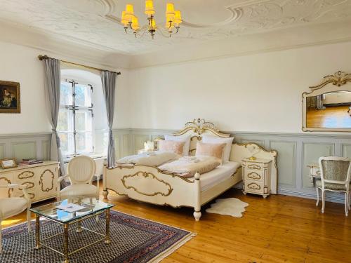 Schloss Hürbel Storchennest-Appartement - Luxury Apartment THE Stork Nest (Schloss Hurbel Storchennest-Appartement - Luxury Apartment THE Stork Nest) in Gutenzell-Hurbel