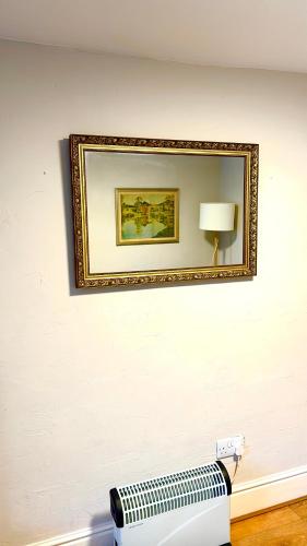 Kings Arms Hotel - image 11