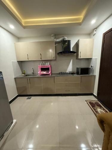 Bright & Modern 1BR Flat in Bahria Town Phase 7 - image 9