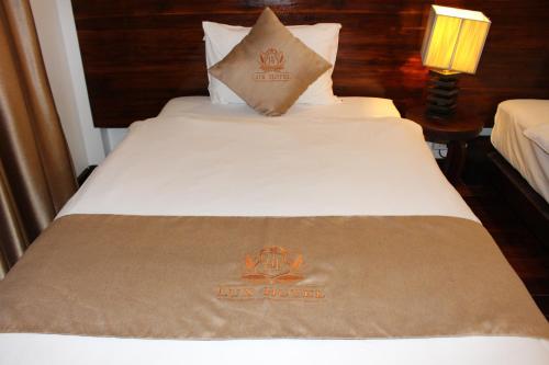 Deluxe Twin Room image 1