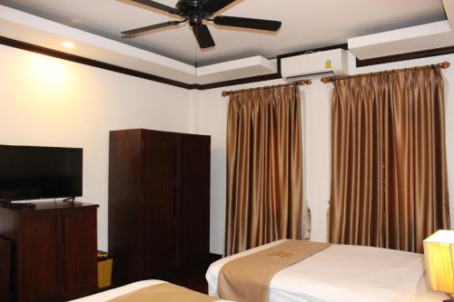 Deluxe Twin Room image 2