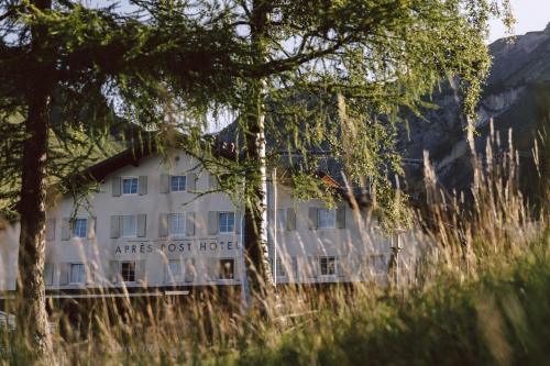 676299330 Après Post Hotel