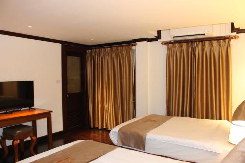 Superior Twin Room image 3