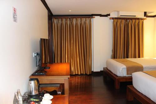 Superior Twin Room image 1