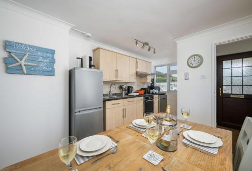Exterior view, 3 Europa Court in Mawgan Porth in Mawgan Porth
