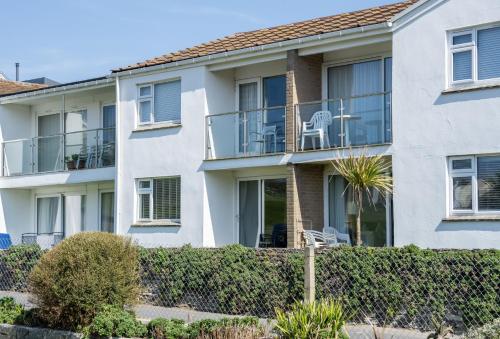 Exterior view, 3 Europa Court in Mawgan Porth in Mawgan Porth