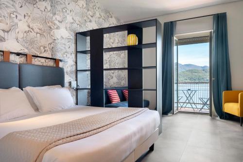 Hotel Carillon