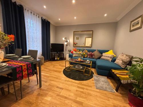 Charming 3Bd Home in West London, Лондон