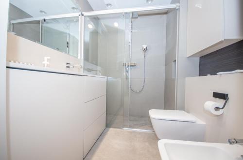 Family Apartment with 2 bedrooms, huge balcony, Free parking, 10 minutes walk to Main Square and Kazimierz District, Cracovia (foto 8)