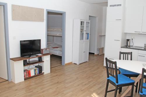 Res Roncaccio, Cancro by HolAp SA in 산 나자로