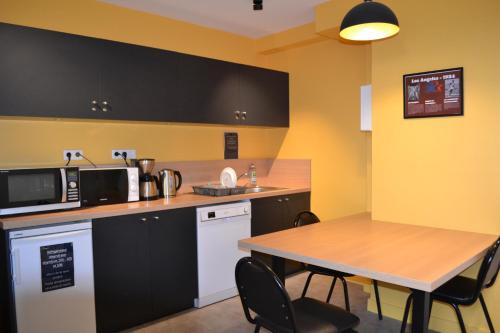 廚房, Centre International de Séjour (Centre International de Sejour) in 拉瓦勒