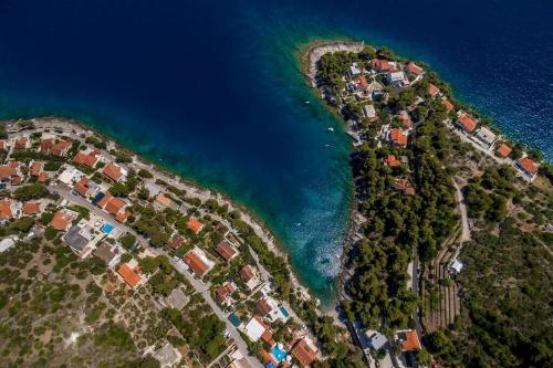 Villa Aquamarine Selca Brac - Accommodation - Selca