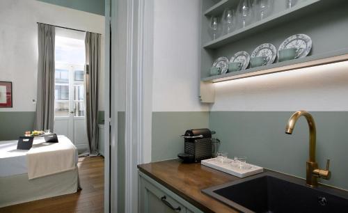 Beautiful Athens Apartment | 1 Bedroom | Apartment Gildarts | Furnished Balcony Overlooking the City | Athinaidos - image 9