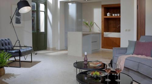 Exquisite Athens Villa | 1 Bedroom | Villa Izuru | Acropolis View | Platia Agion Asomaton - image 9