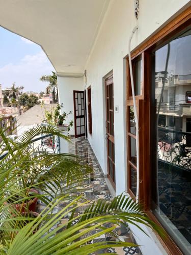 Erkély/terasz,  négyzetméteres, 2 hálószobás Apartman 1 fürdőszobával Shivalik Nagar területén (Gita Bhawan Elegant Escape) in Shivalik Nagar