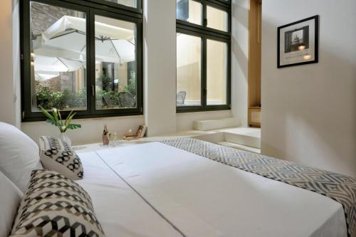 Magnificent Athens Villa | 1 Bedroom | Villa Aizen | Garden View | Ground Floor | Platia Agion Asomaton - image 4