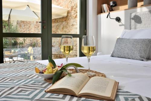 Magnificent Athens Villa | 1 Bedroom | Villa Aizen | Garden View | Ground Floor | Platia Agion Asomaton - main image