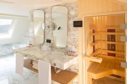 Bathroom, Hotel Artus Paris in Quartier Saint-Germain-des-Pres - Luxembourg