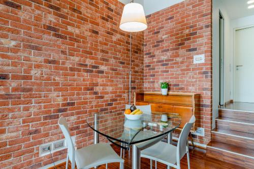 One-Bedroom Apartment image 4