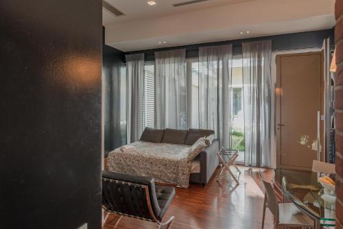 One-Bedroom Apartment image 2