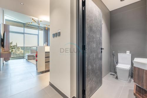 Lake and City Views 1BR, Short Distance to Metro, MBL Royal, Jumeirah Lake Towers by Deluxe Holiday Homes, Dubaj (fotografie 4)